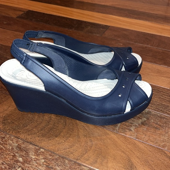 Crocs Size 10 Navy Blue Wedge Sandals - Picture 2 of 5